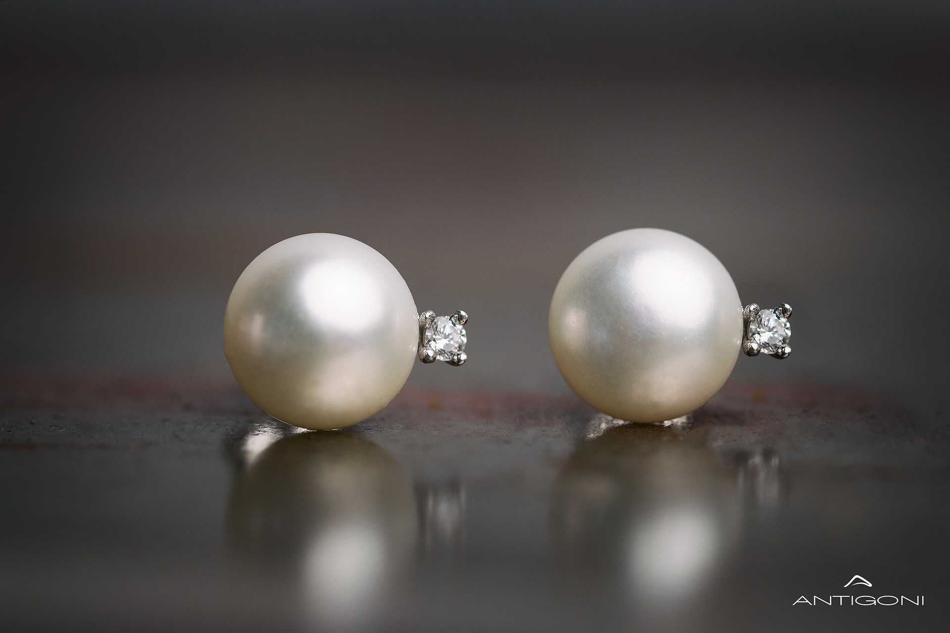 Earrings with pearl and cubic zirconia