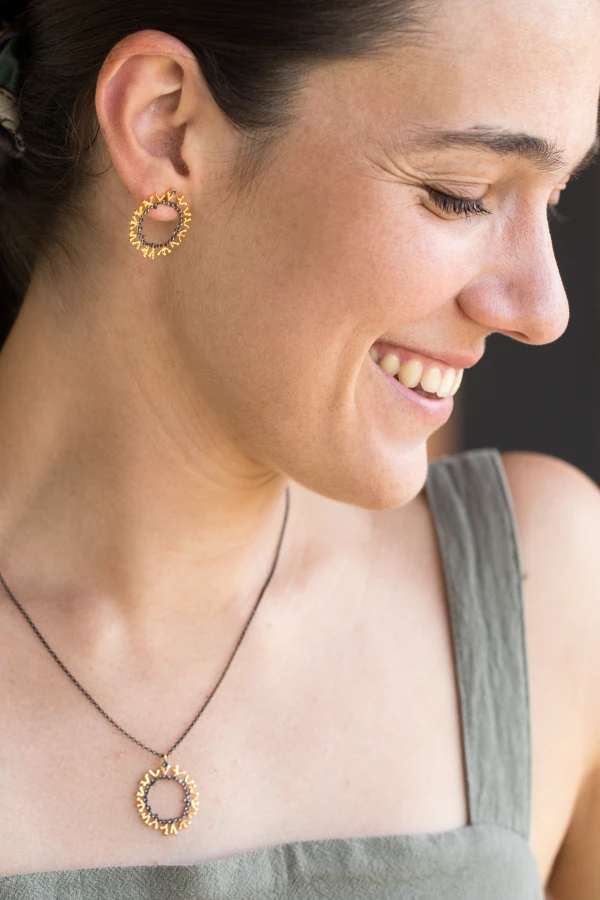 Necklace with an oxidised gold plated motif HELIOS - Photo 2