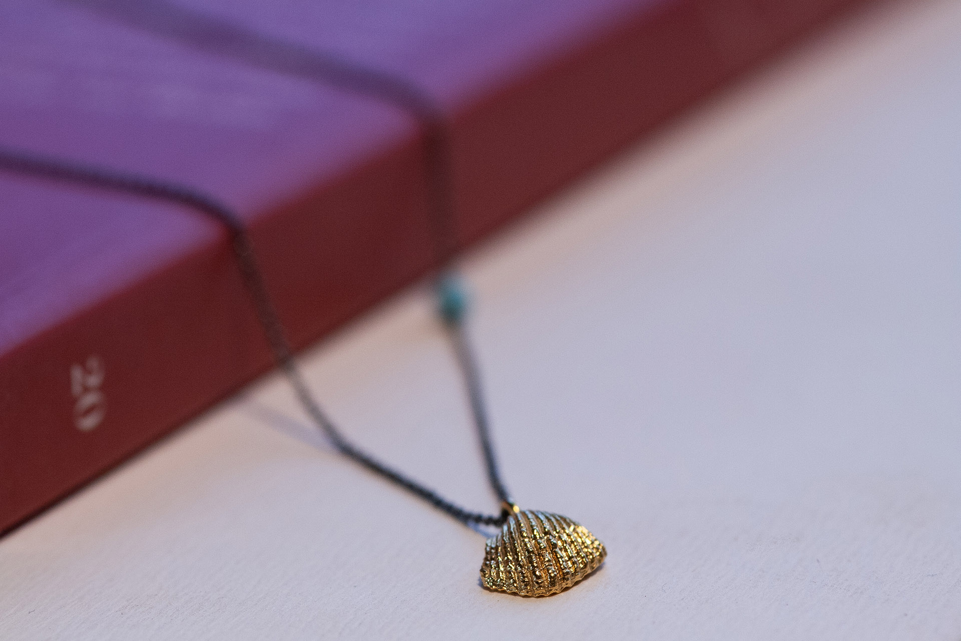 Necklace with shell motif and turquoise stone