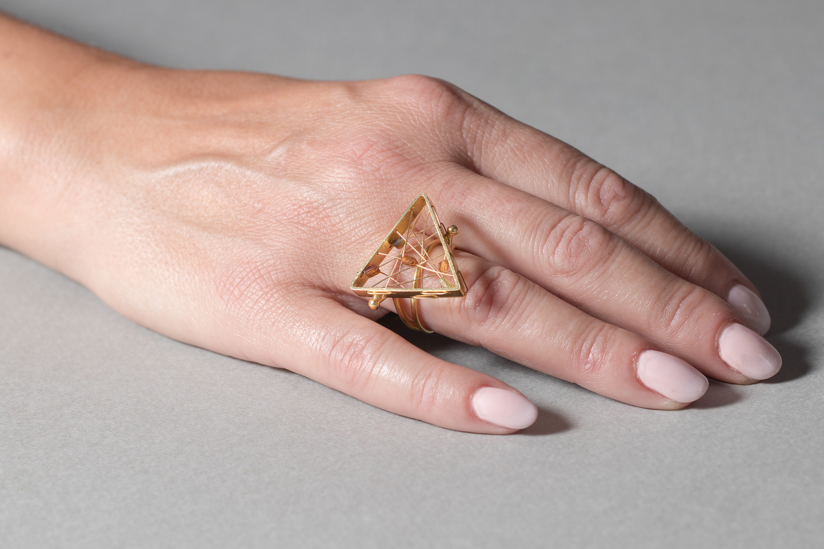 Δαχτυλίδι τρίγωνο με τουρμαλίνες - Φωτογραφία 4
