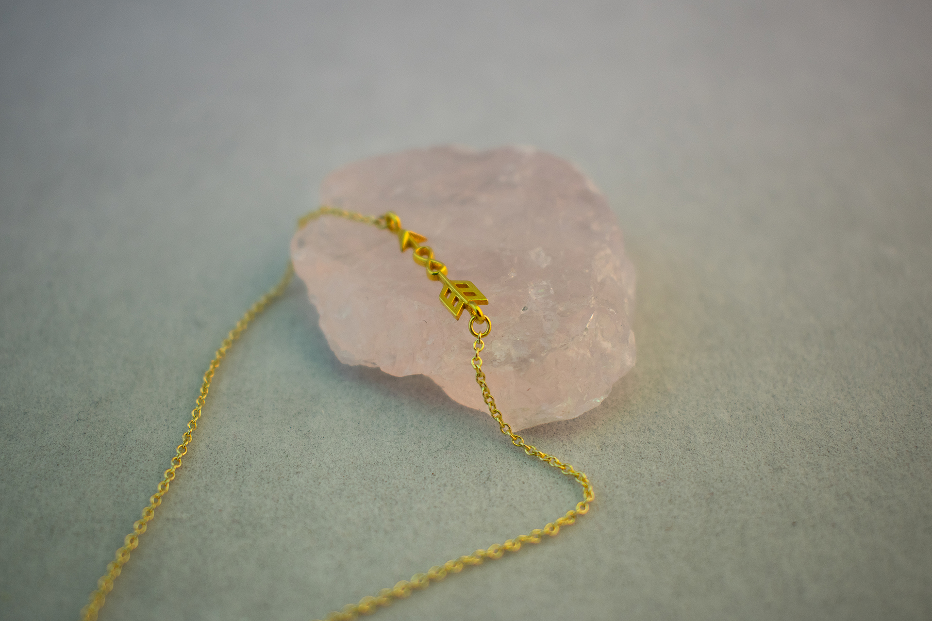 Gold bracelet with the arrow of love