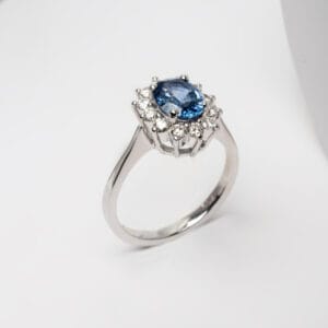 Δαχτυλίδι ροζέτα με ζαφείρι και διαμάντια