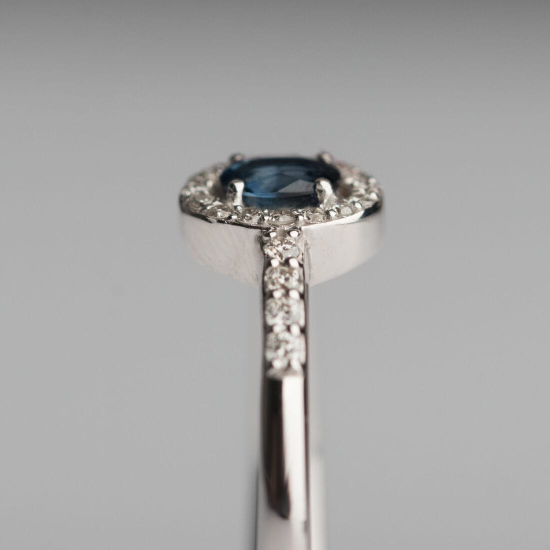 Ροζέτα με ζαφείρι και διαμάντια