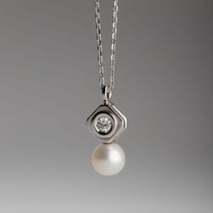 Μενταγιόν με διαμάντι και μαργαριτάρι