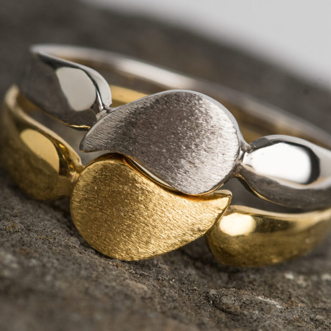 Χρυσό δακτυλίδι λιτού σχεδιασμού