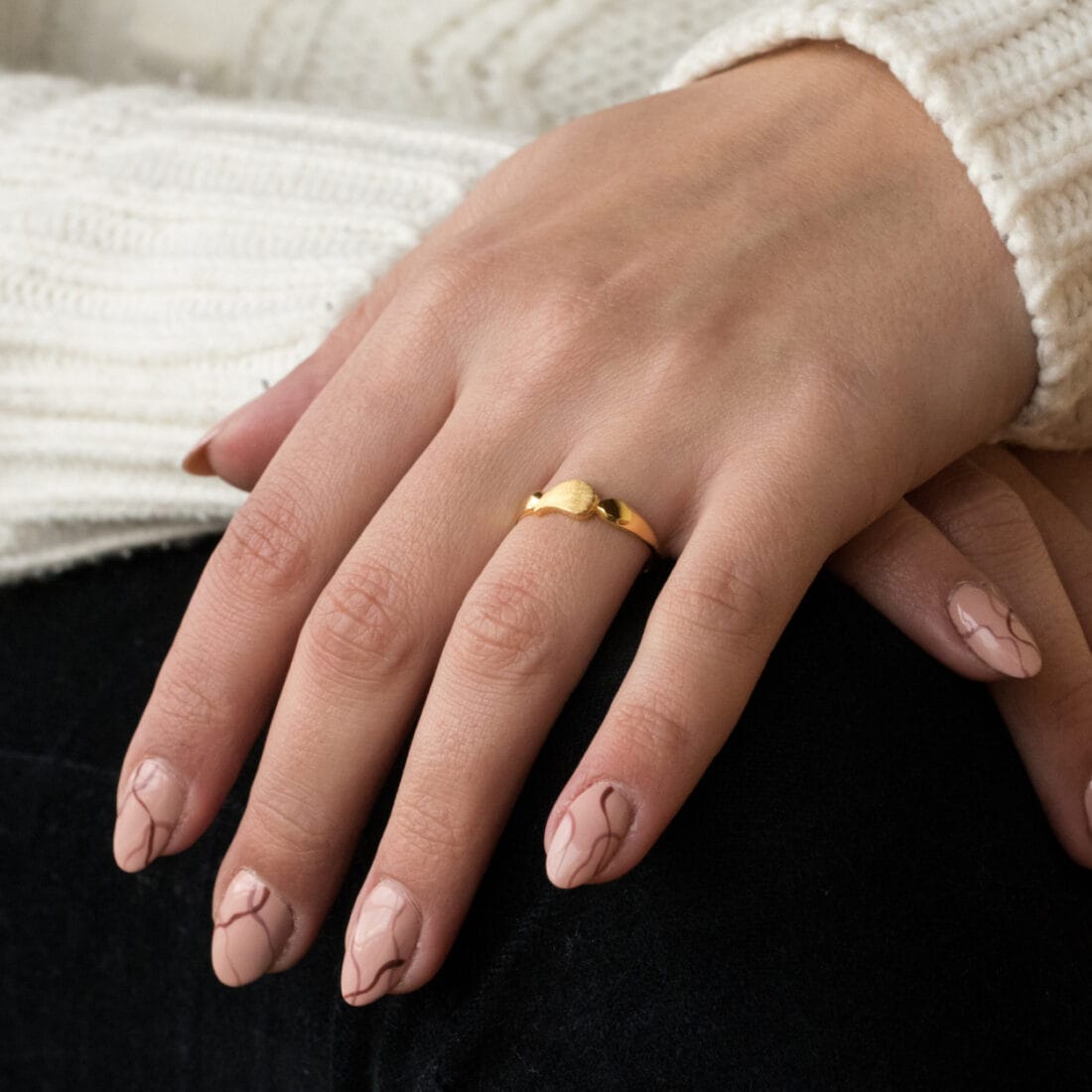 Χρυσό δακτυλίδι λιτού σχεδιασμού