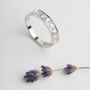 Μισόβερο δαχτυλίδι με διαμάντια