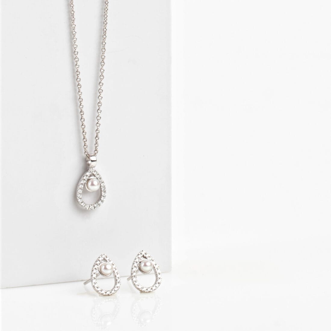 Μενταγιόν με διαμάντια