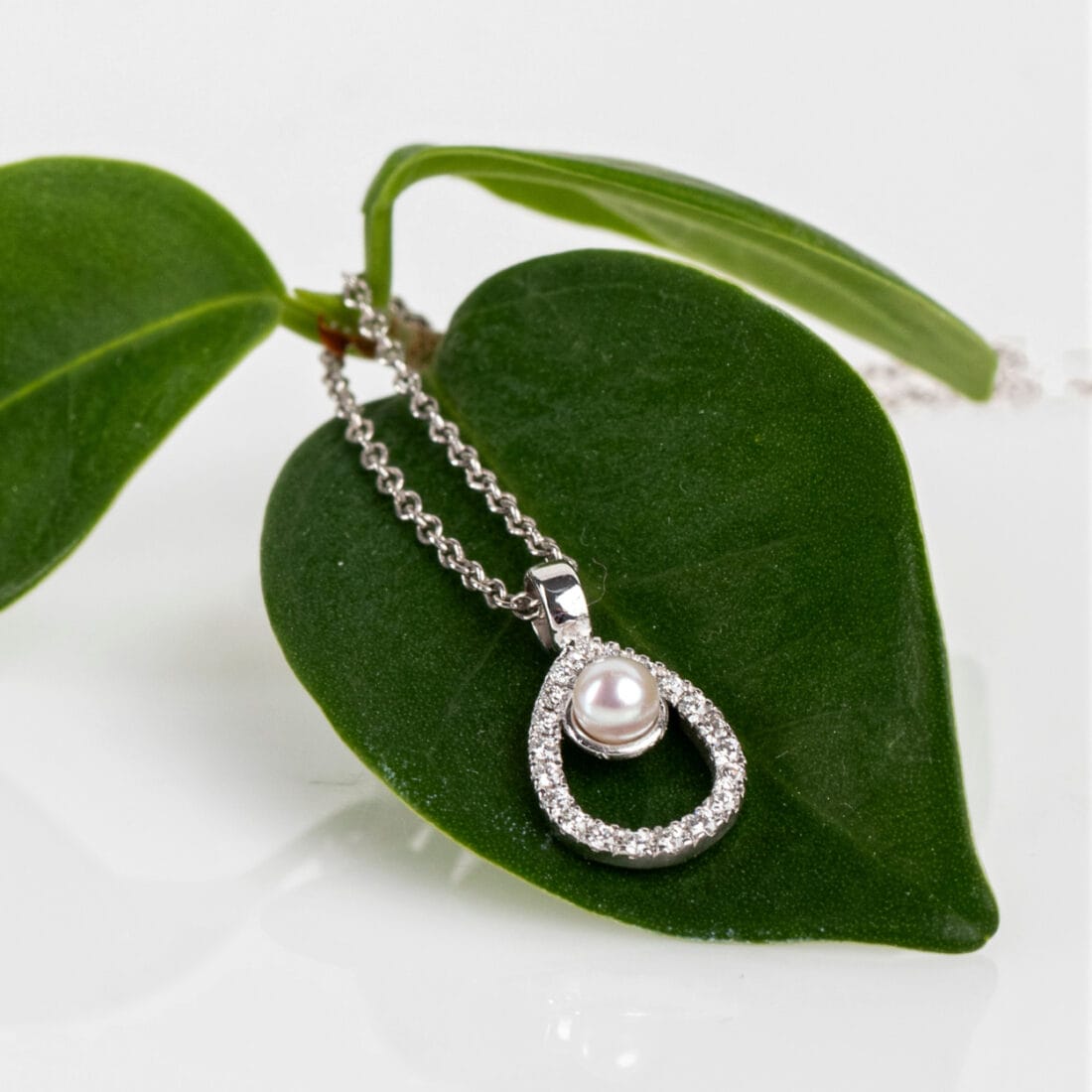 Μενταγιόν με διαμάντια