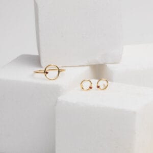 Χρυσά σκουλαρίκια με ρουμπίνι