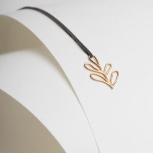 Κολιέ με μοτίφ φύλλα