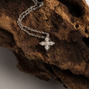 Διαμαντένιος, διακριτικός σταυρος