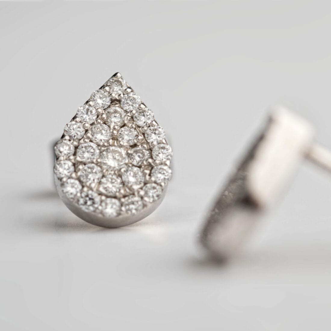 Διαμαντένια σκουλαρίκια σε σχήμα σταγόνας