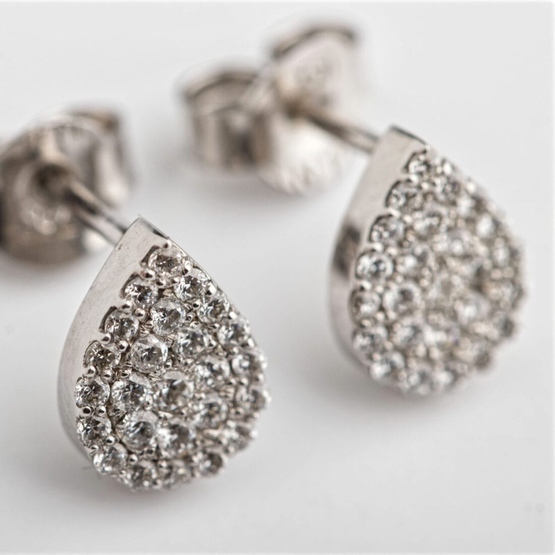 Διαμαντένια σκουλαρίκια σε σχήμα σταγόνας