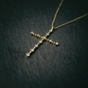 Χρυσός σταυρός με διαμάντια