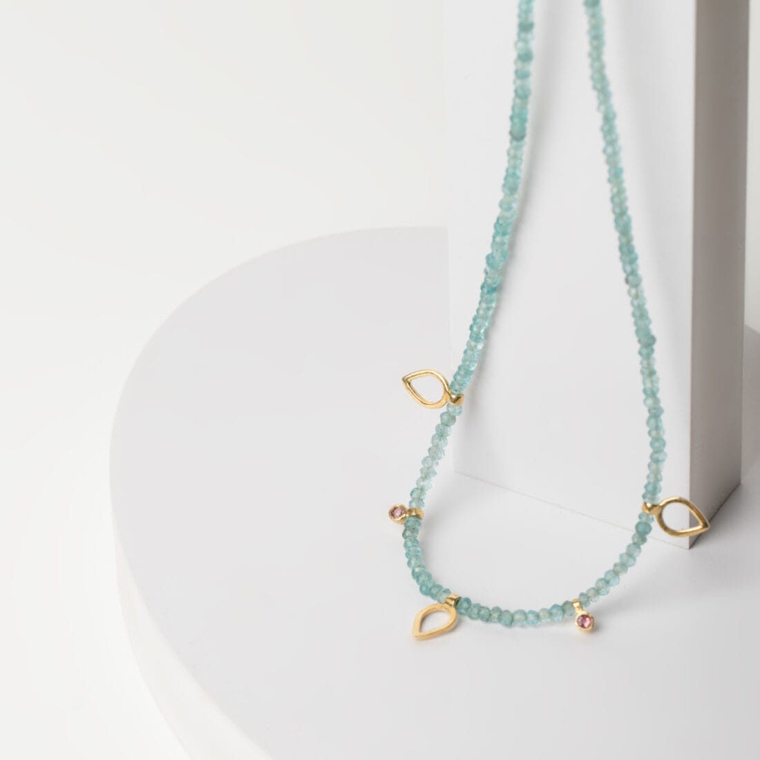 Κολιέ με αμαζονίτη