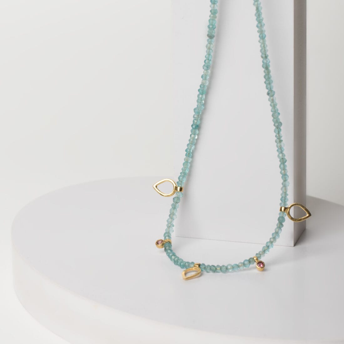 Κολιέ με αμαζονίτη