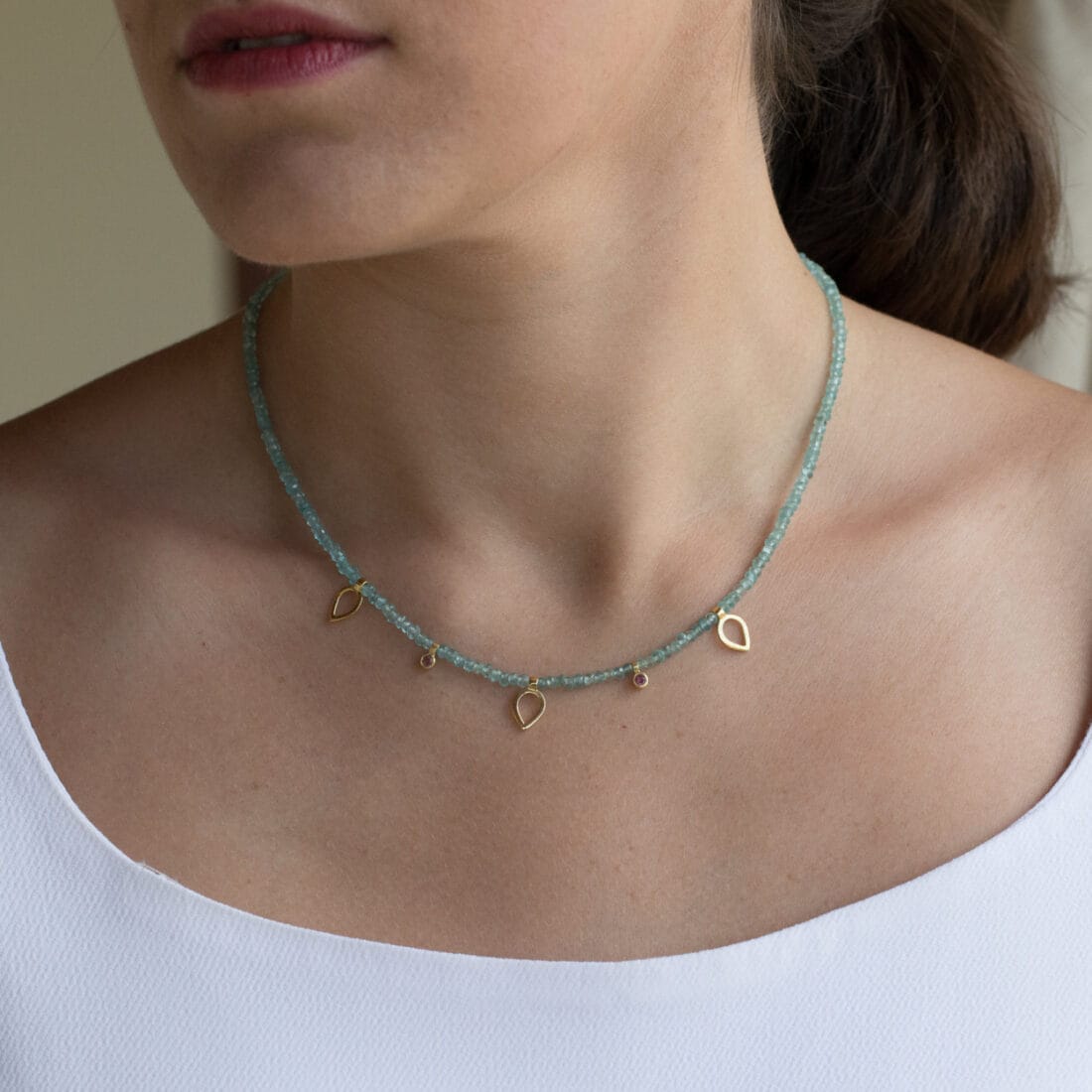 Κολιέ με αμαζονίτη