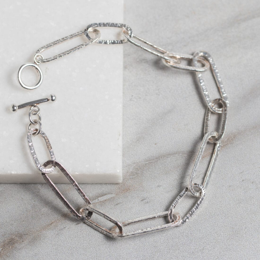 Βραχιόλι ασημένιο με σφυρήλατους κρίκους