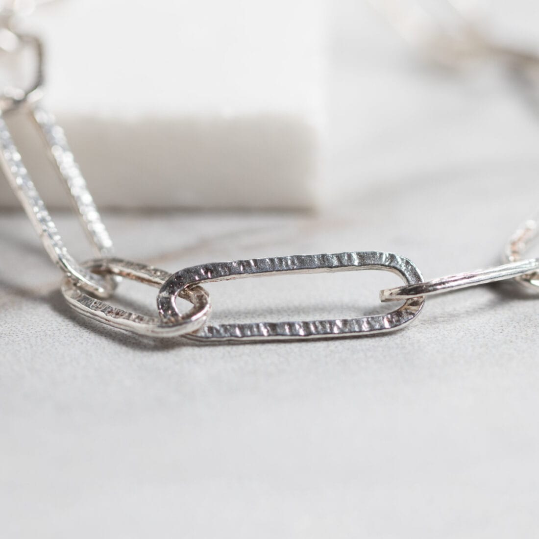 Βραχιόλι μασίφ με σφυρήλατους κρίκους