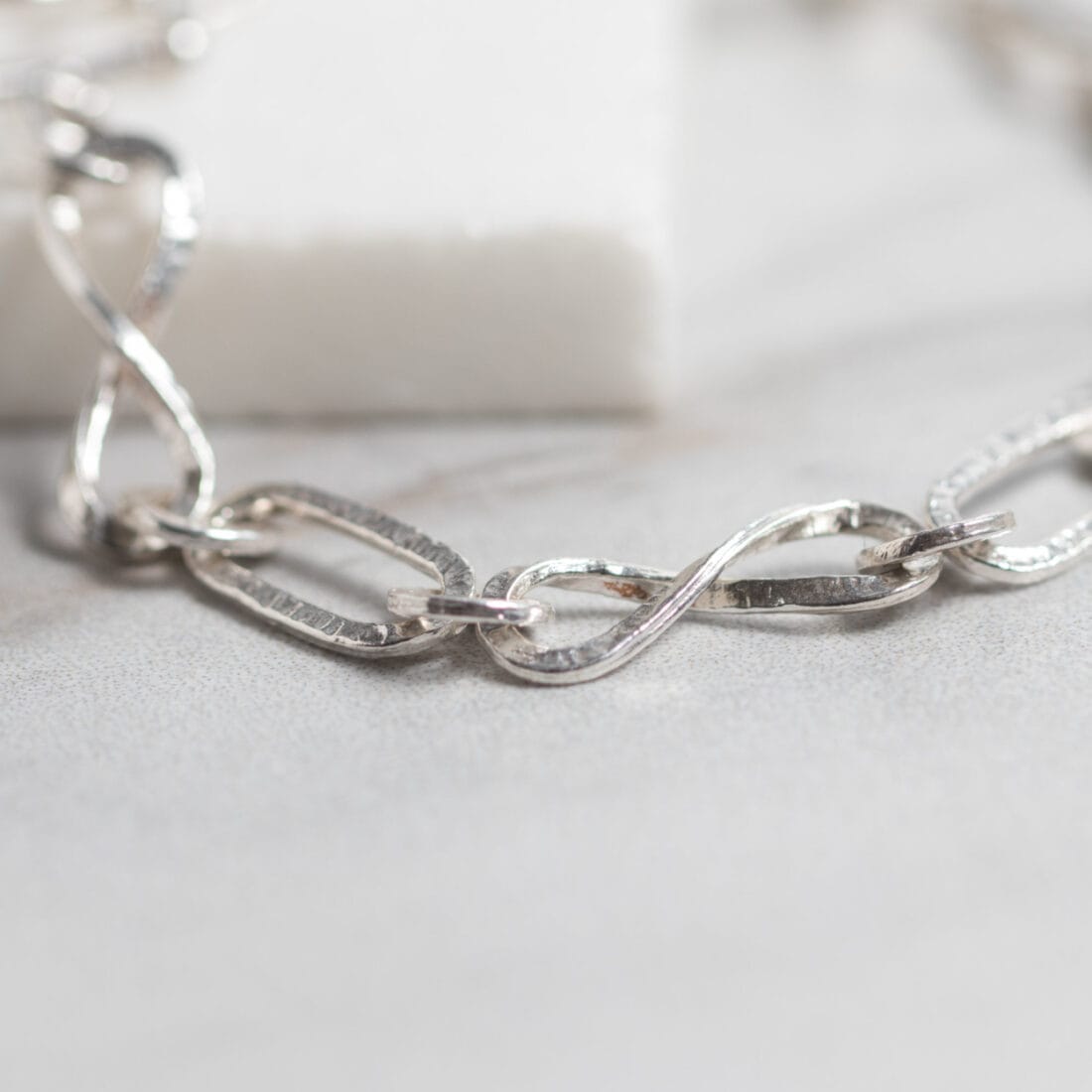 Μοντέρνο μασίφ βραχιόλι από χρυσό 14 ή 18 καρατίων