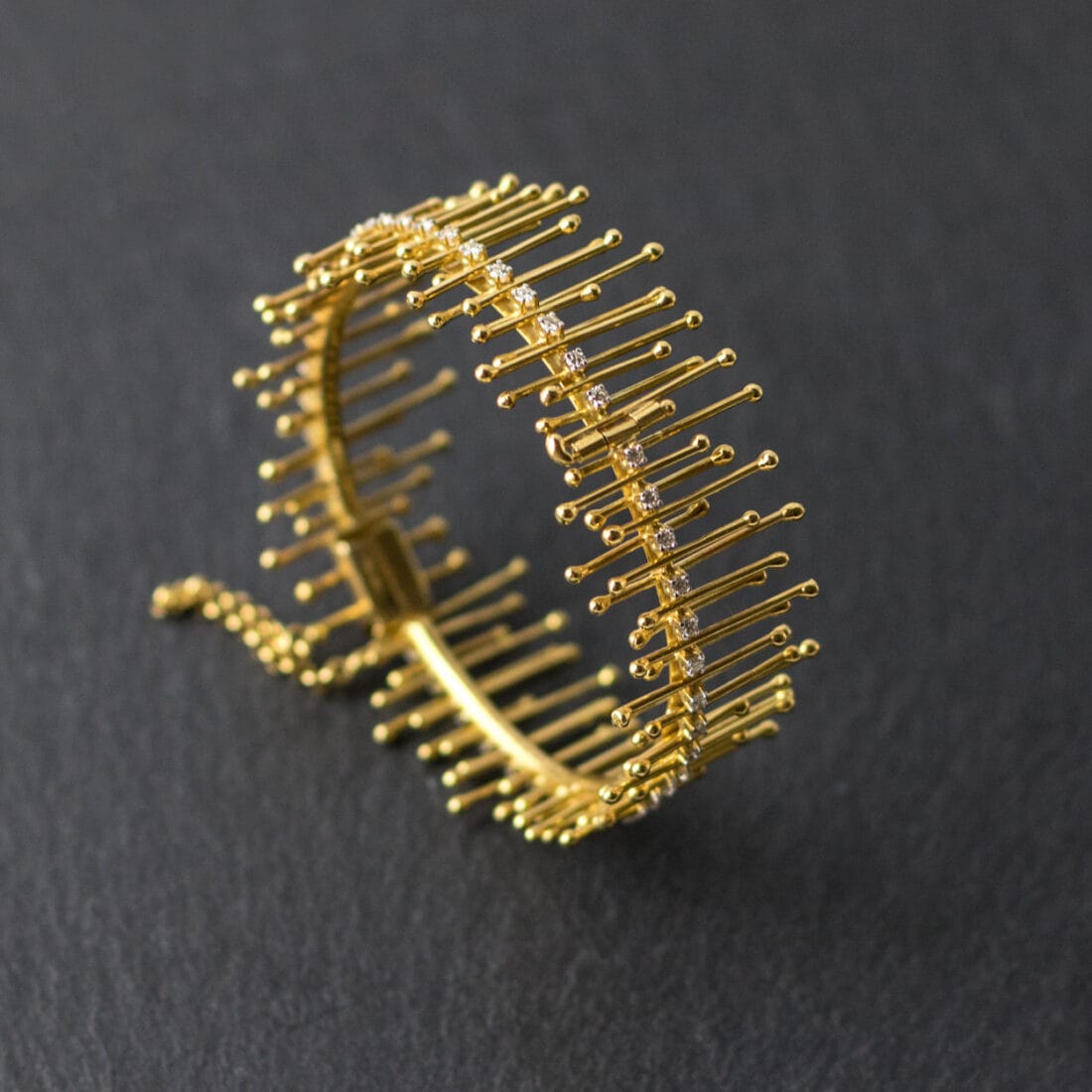 Χρυσό βραχιόλι με διαμάντια