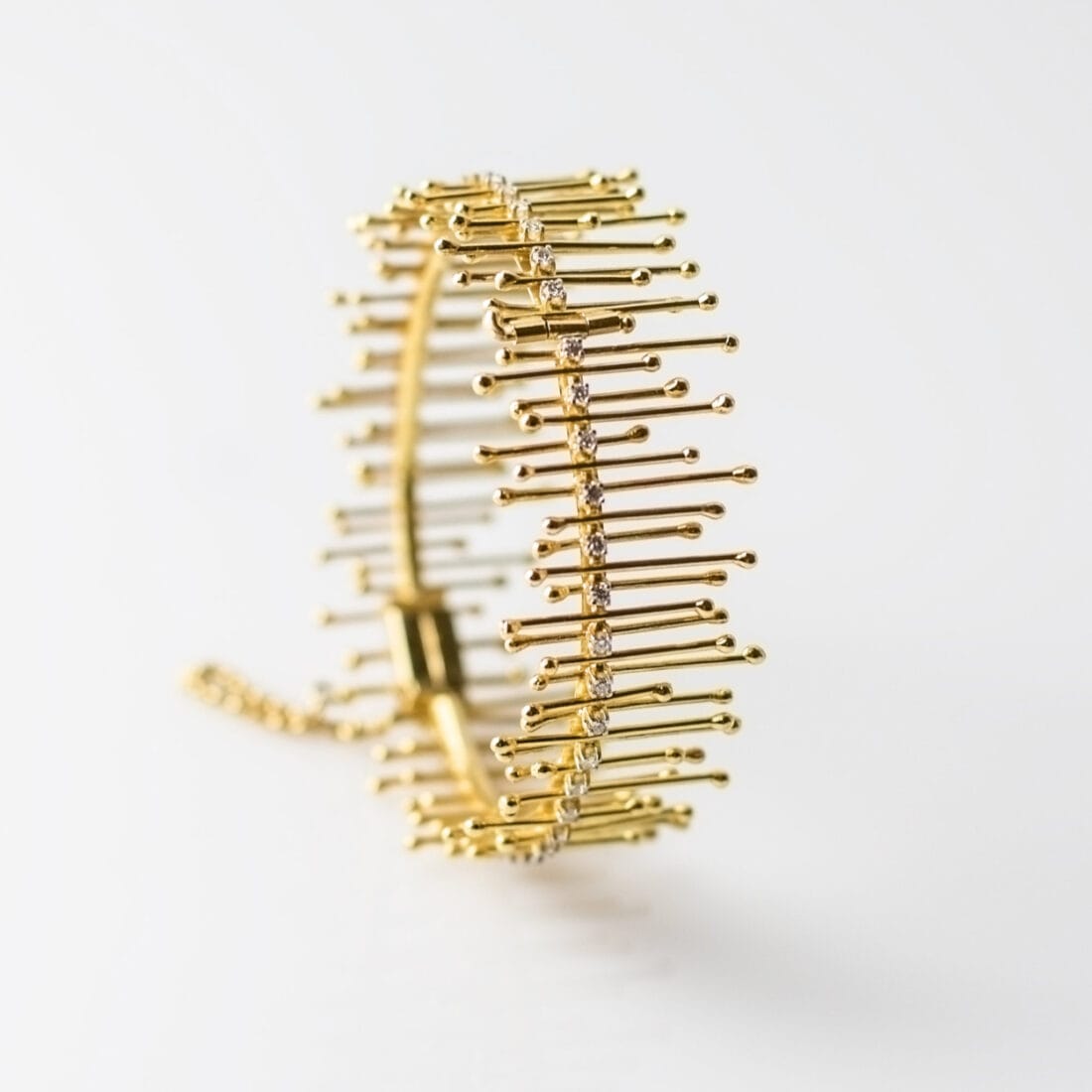 Χρυσό βραχιόλι με διαμάντια