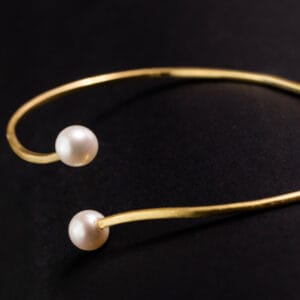 Βραχιόλι βέργα με μαργαριτάρια