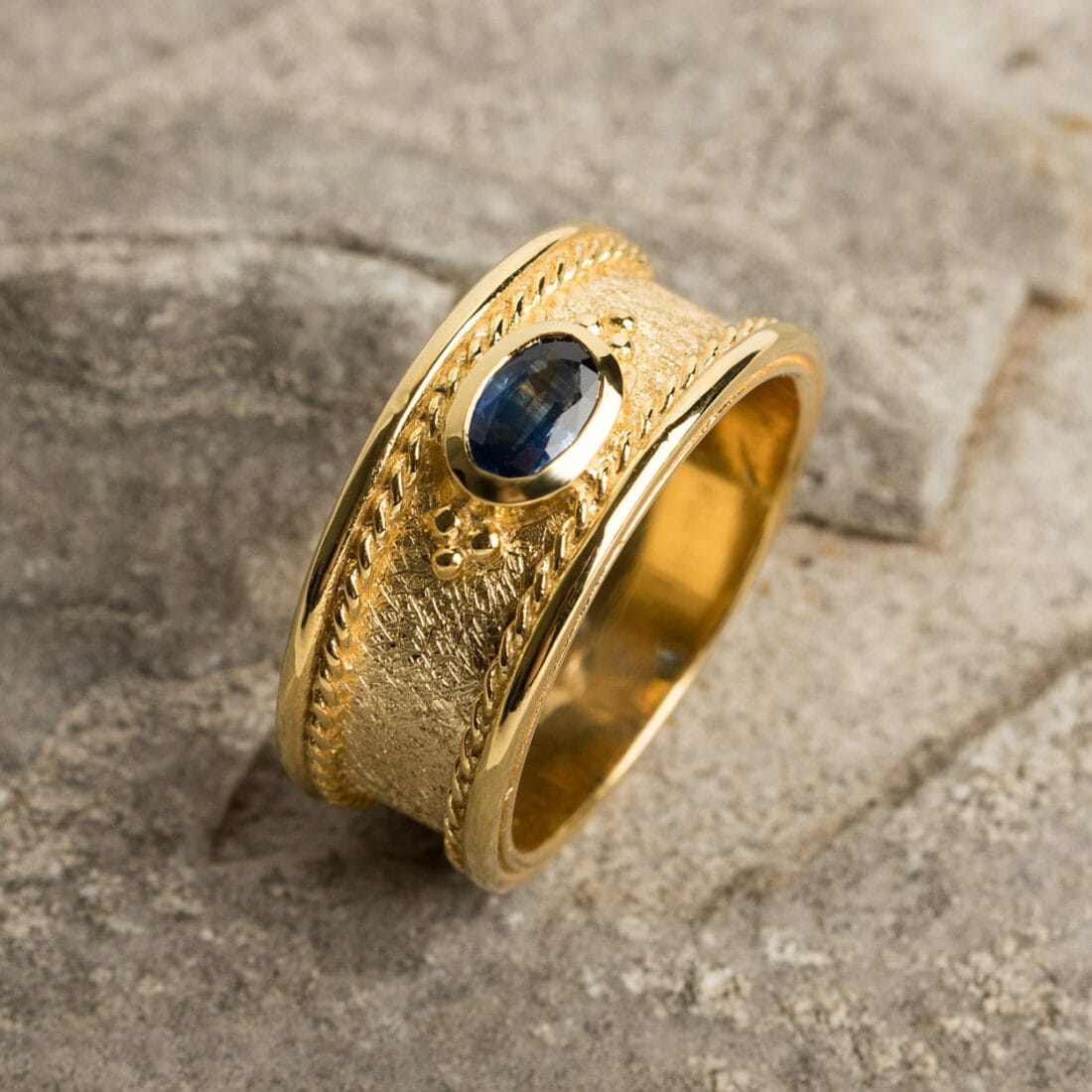 Χρυσό δαχτυλίδι σε βυζαντινή τεχνοτροπία