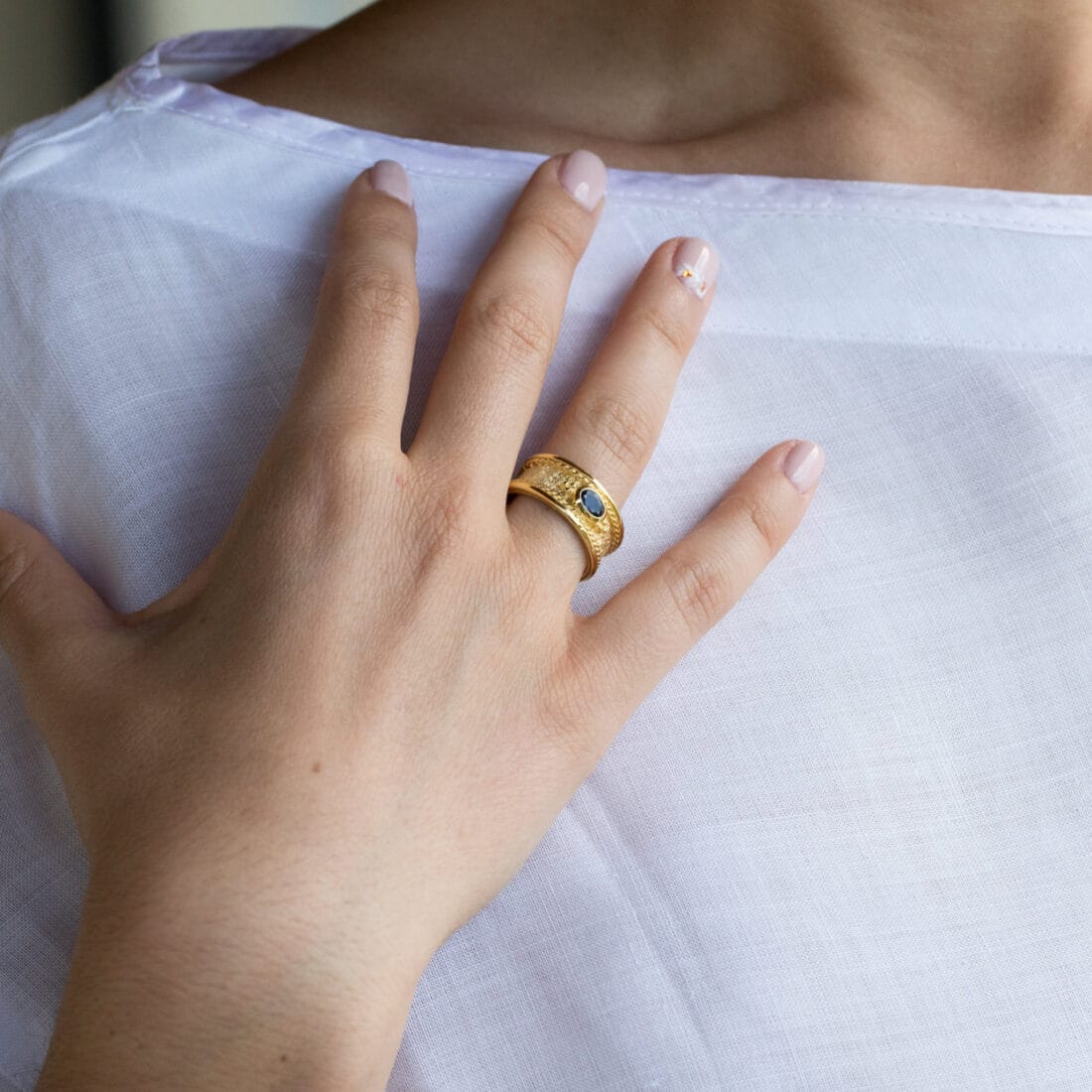 Χρυσό δαχτυλίδι σε βυζαντινή τεχνοτροπία