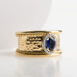 Δαχτυλίδι με ζαφείρι και διαμάντια
