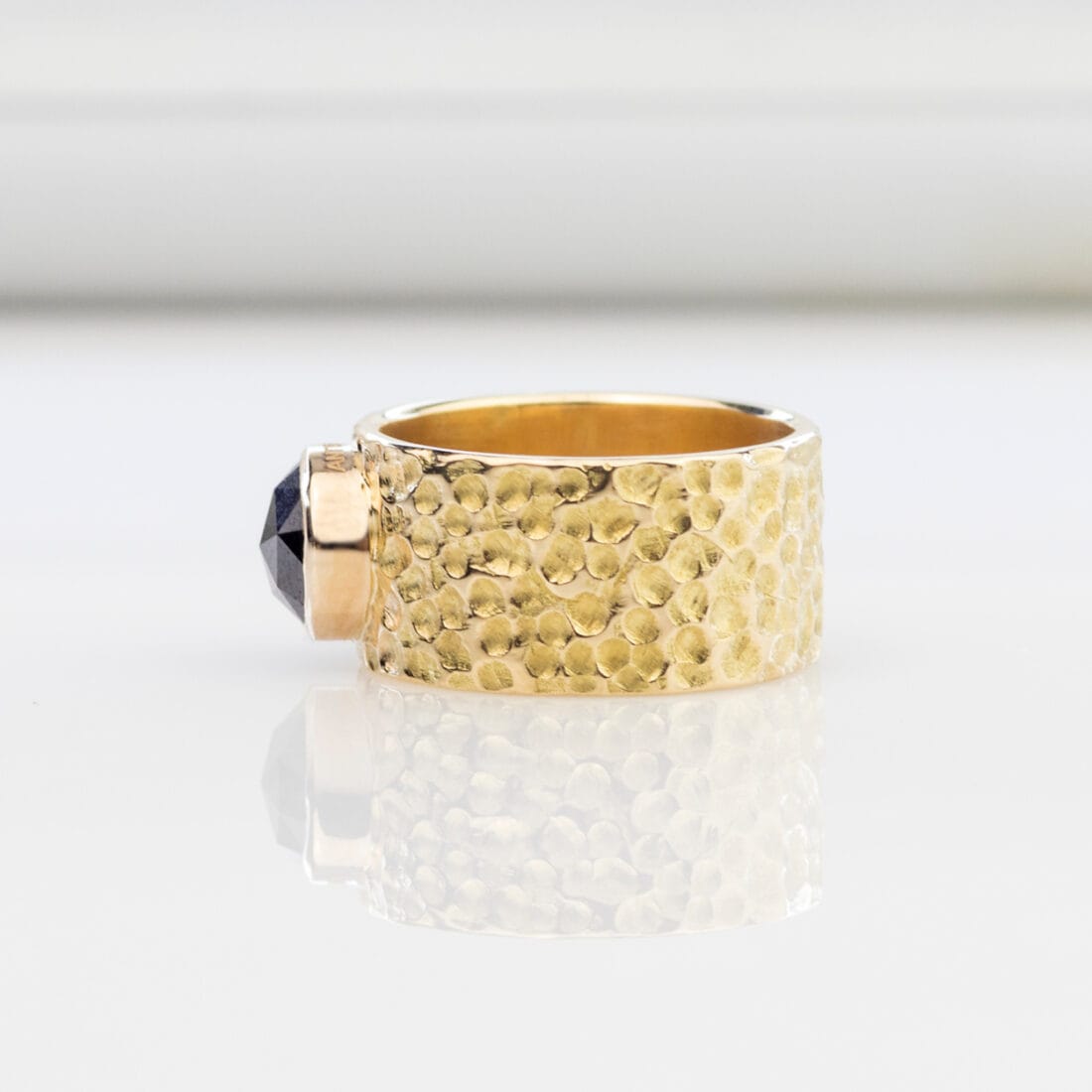 Δαχτυλίδι σφυρήλατο μαύρο διαμάντι