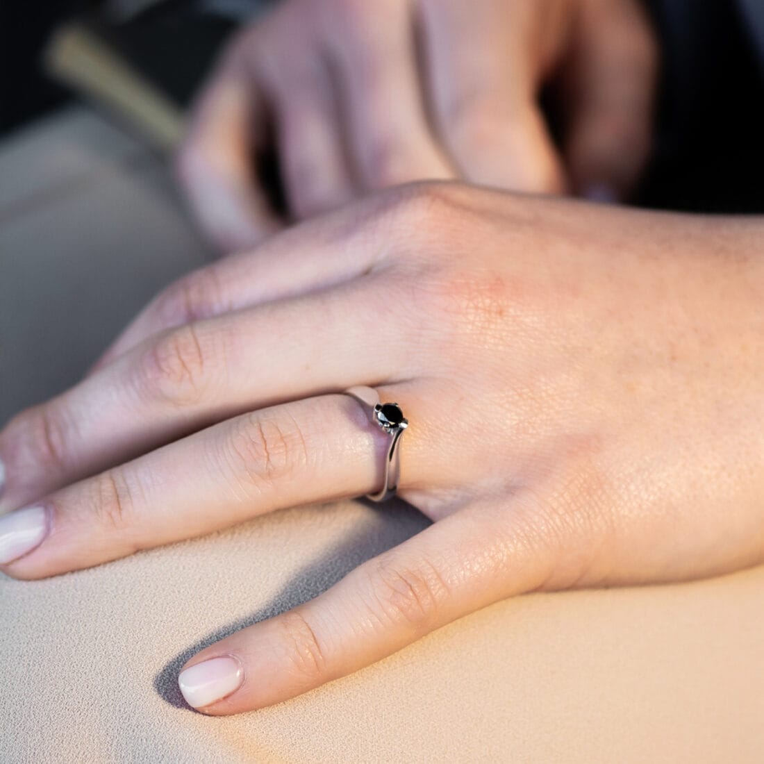 Μονόπετρο με μαύρο διαμάντι ή μπλε ζαφείρι ή λευκό Brilliant