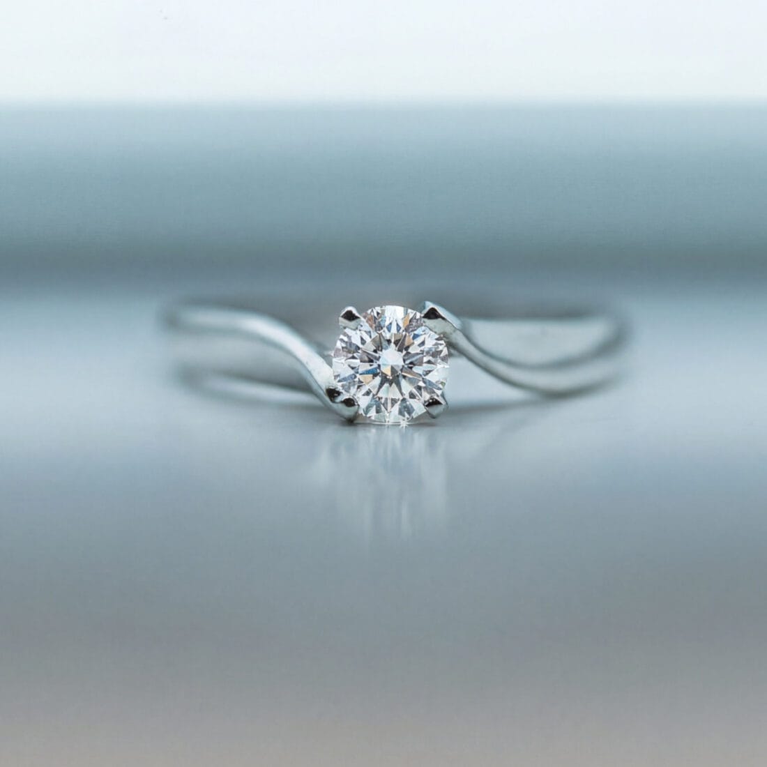 Μονόπετρο με μαύρο διαμάντι ή μπλε ζαφείρι ή λευκό Brilliant