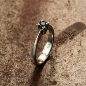 Λευκόχρυσο μονόπετρο