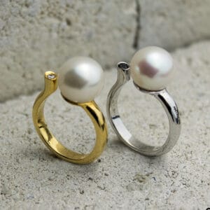 Δαχτυλίδι σε λιτή μοναδική φόρμα