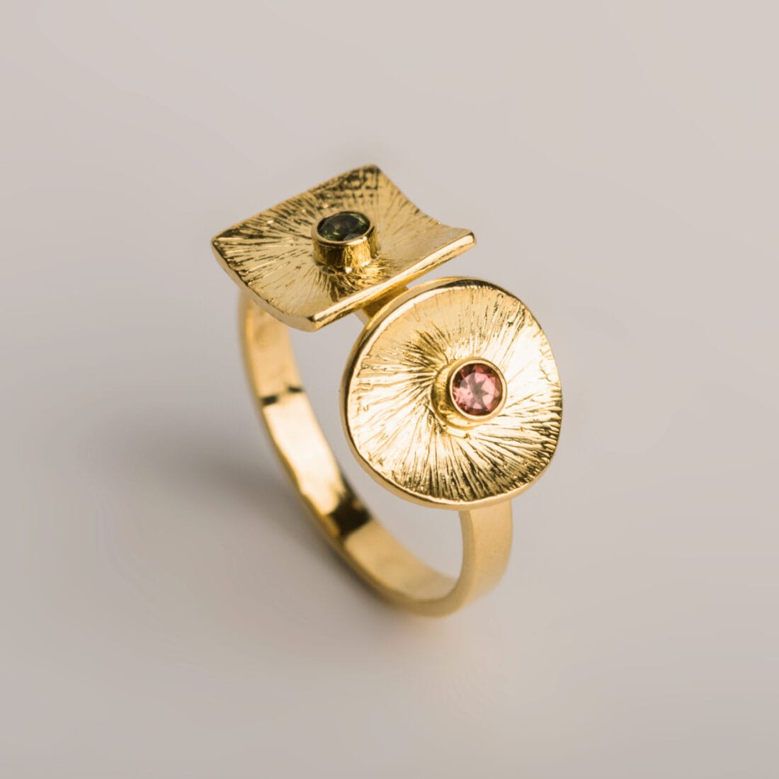 Δαχτυλίδι DIATHLASIS με διπλό μοτίφ