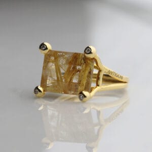 Δαχτυλίδι 18K με χαλαζία και βελόνες ρουτιλίου