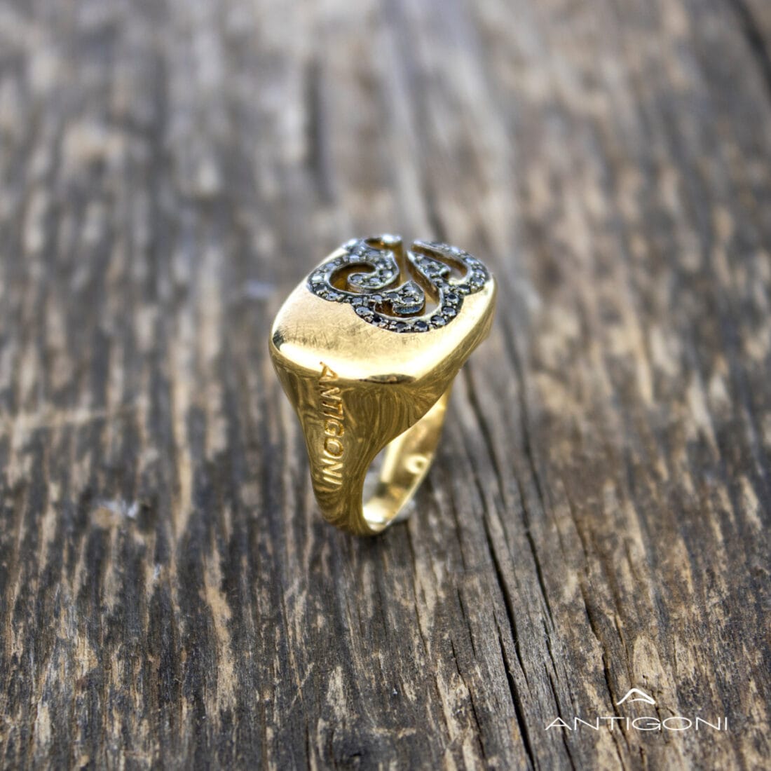 Δαχτυλίδι KISSOS με μαύρα διαμάντια