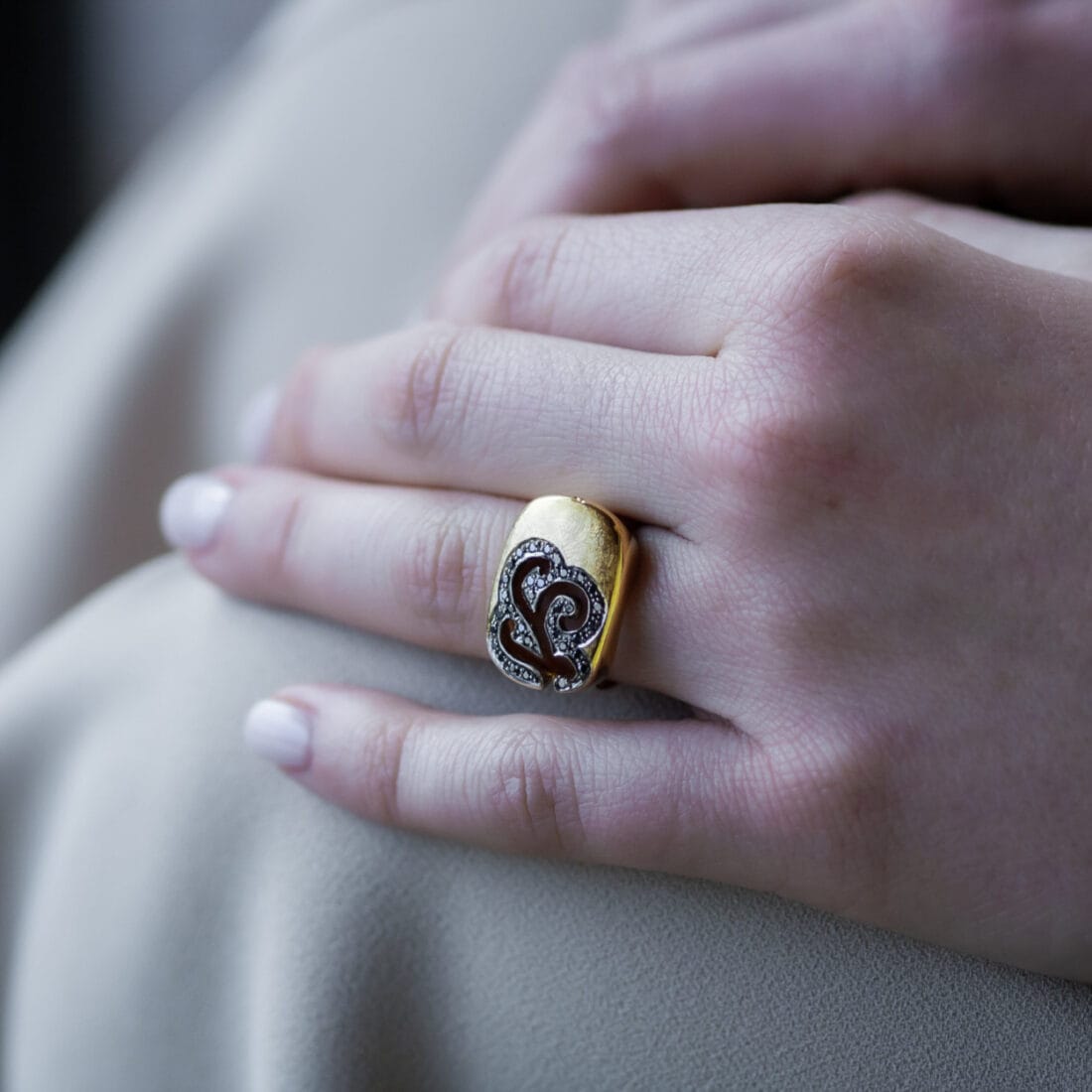 Δαχτυλίδι KISSOS με μαύρα διαμάντια