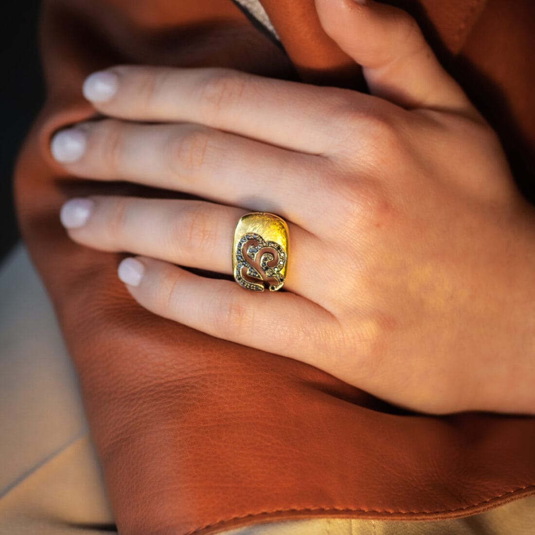 Δαχτυλίδι KISSOS με μαύρα διαμάντια