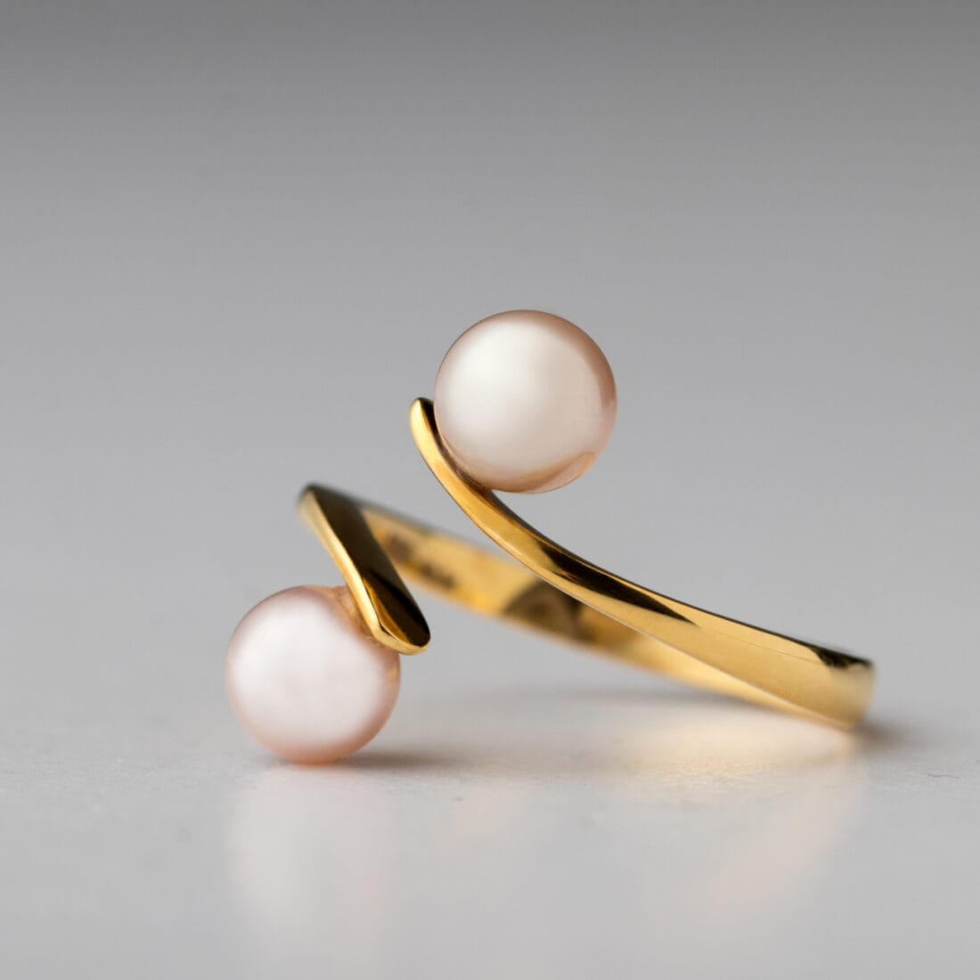 Λεπτεπίλεπτο δαχτυλίδι με μαργαριτάρια