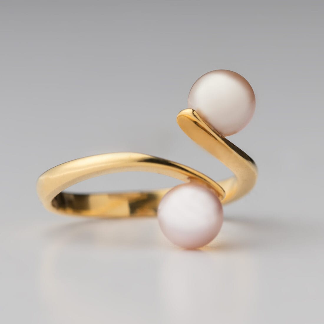 Λεπτεπίλεπτο δαχτυλίδι με μαργαριτάρια