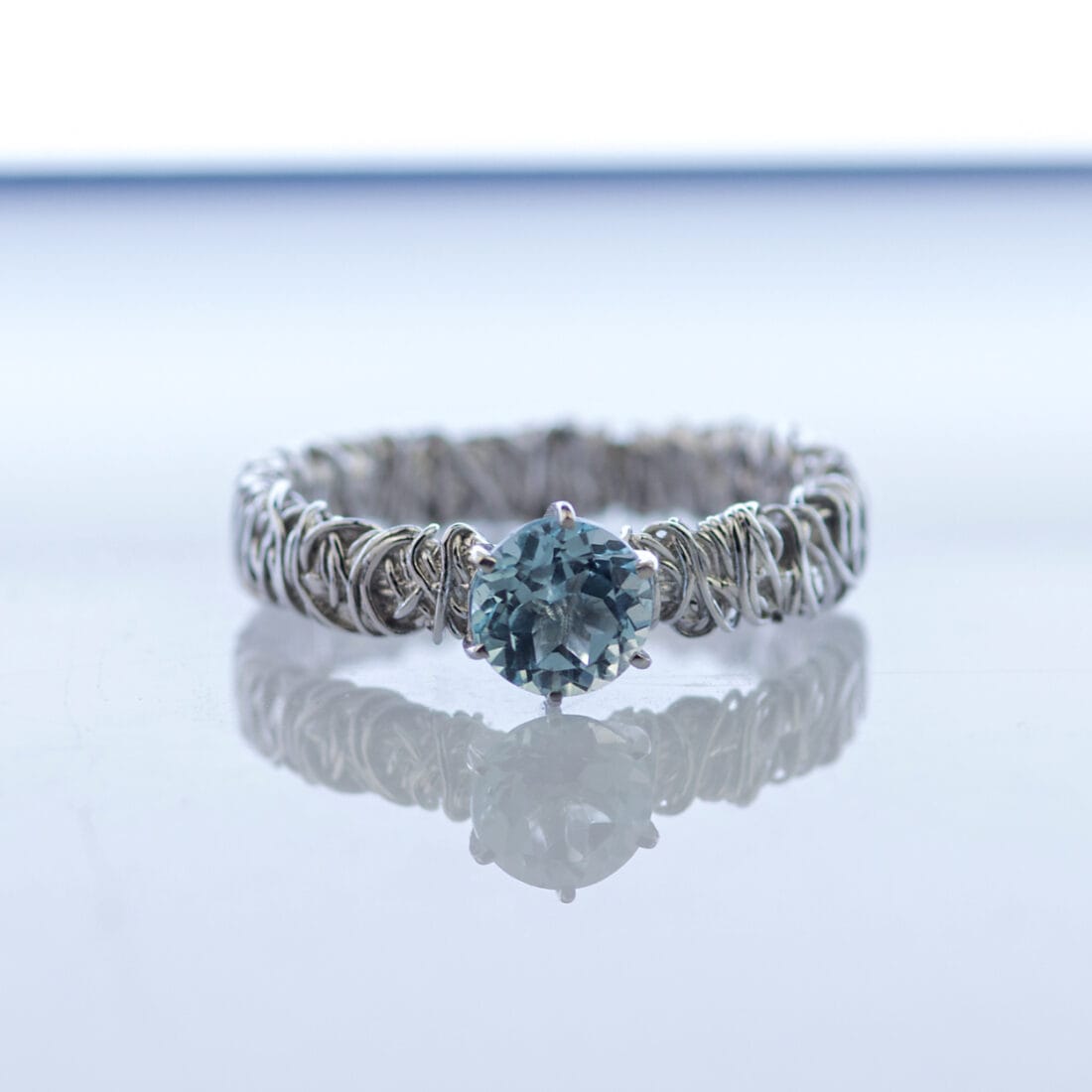 Πλεκτό μονόπετρο δαχτυλίδι