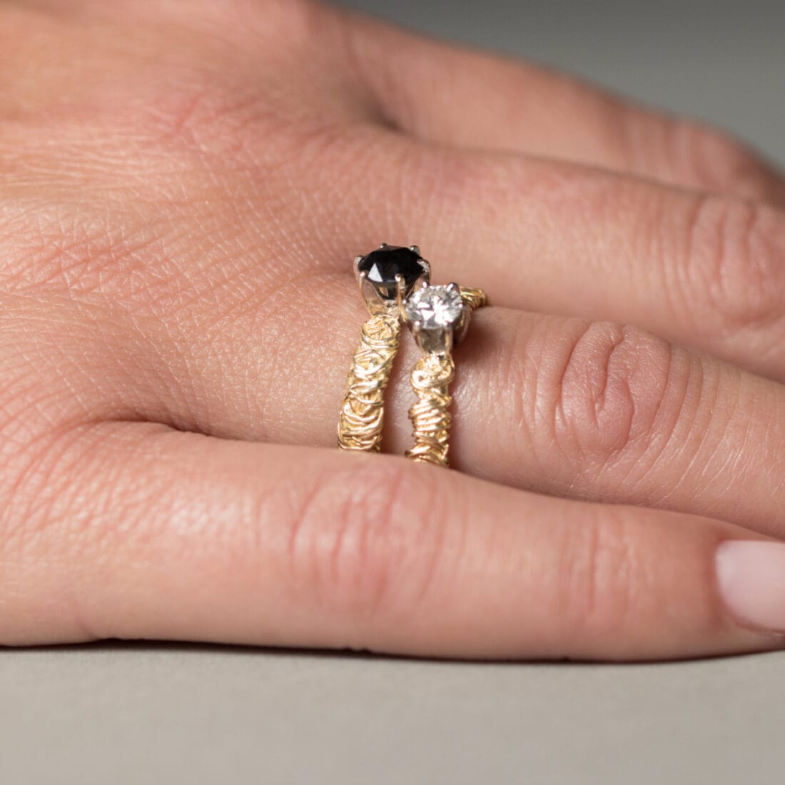 Πλεκτό μονόπετρο δαχτυλίδι