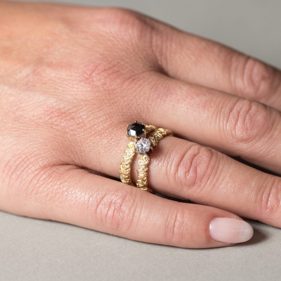 Πλεκτό μονόπετρο δαχτυλίδι