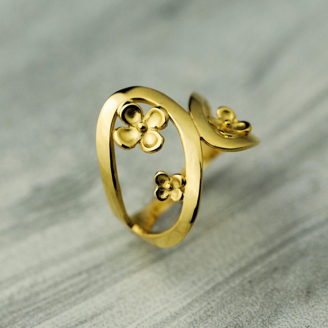 Δαχτυλίδι οβάλ με ανθάκια