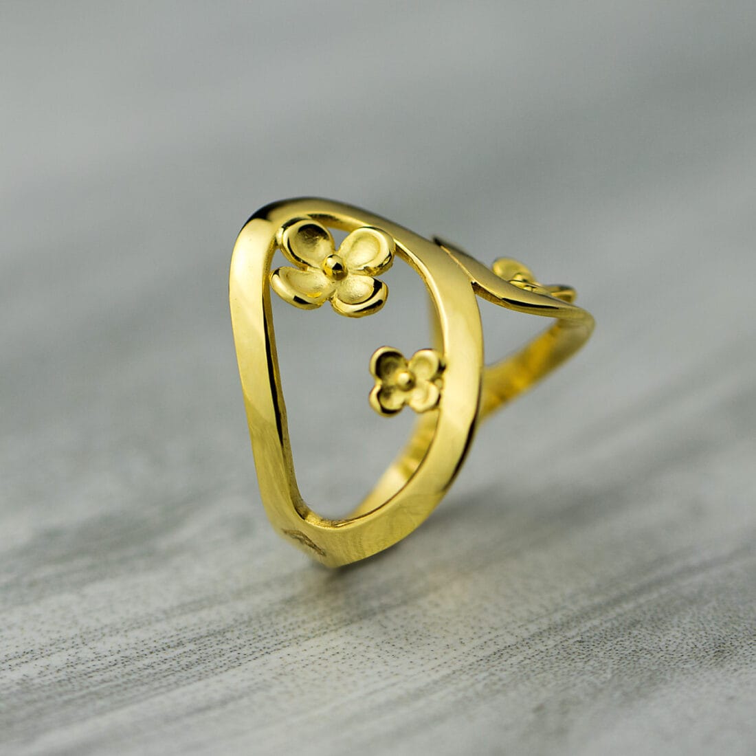 Δαχτυλίδι οβάλ με ανθάκια