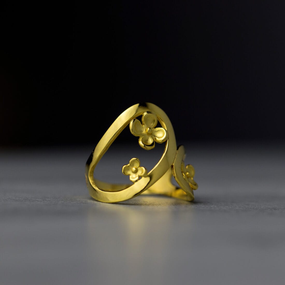 Δαχτυλίδι οβάλ με ανθάκια