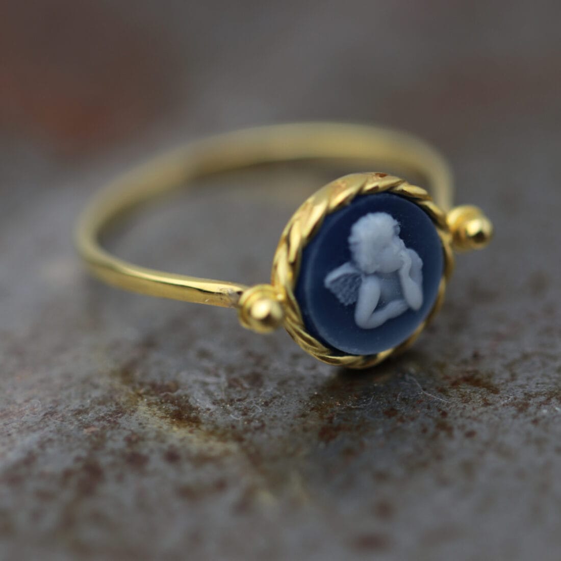 Χρυσό δαχτυλίδι "Angel" με ορυκτές πέτρες